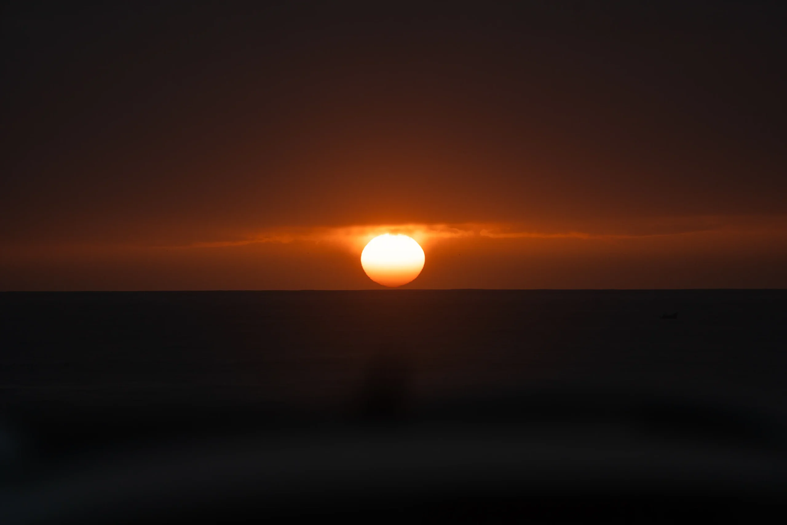 Coucher de soleil sur la route menant à la Moroccan Surf House au Maroc